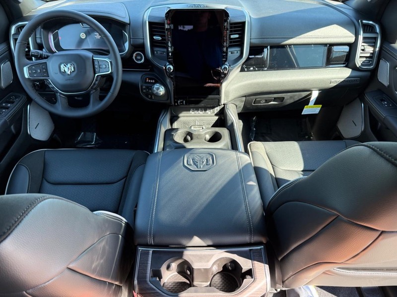 Ram 1500 Vehicle Full-screen Gallery Image 12