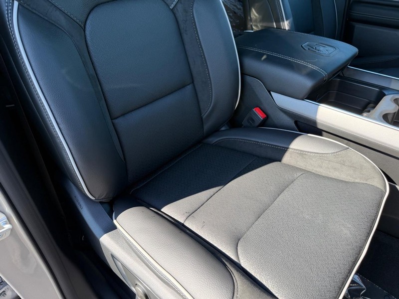 Ram 1500 Vehicle Full-screen Gallery Image 15