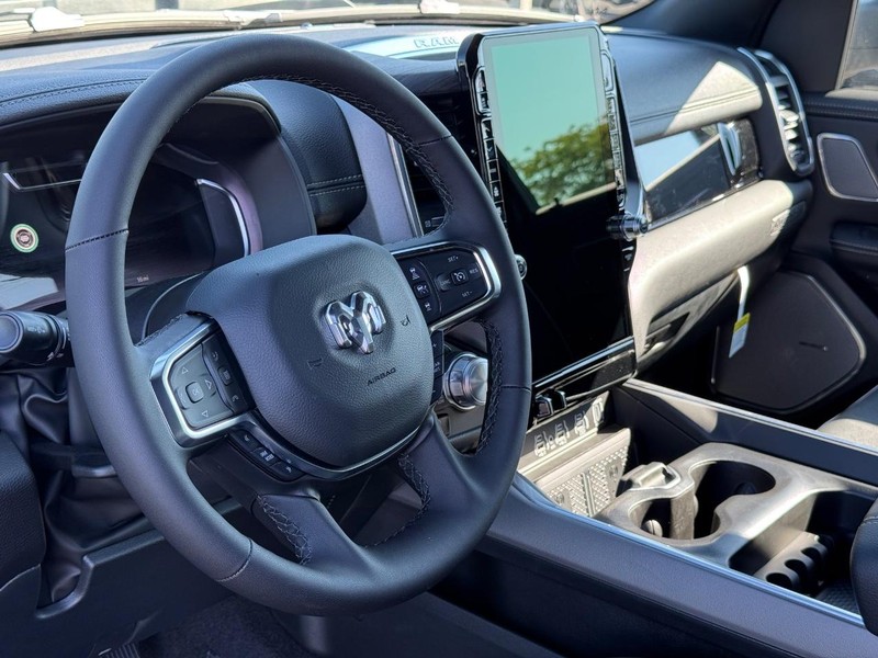 Ram 1500 Vehicle Full-screen Gallery Image 18