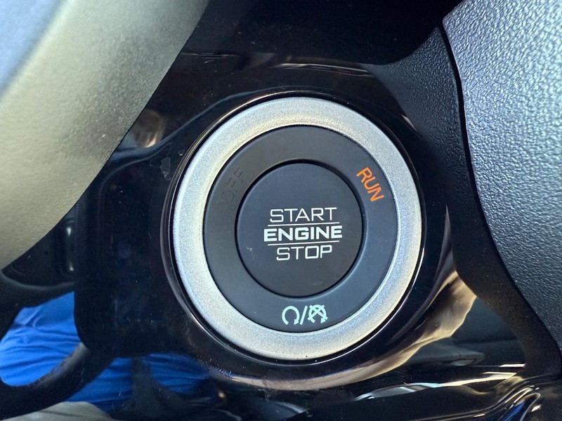 Ram 1500 Vehicle Full-screen Gallery Image 21