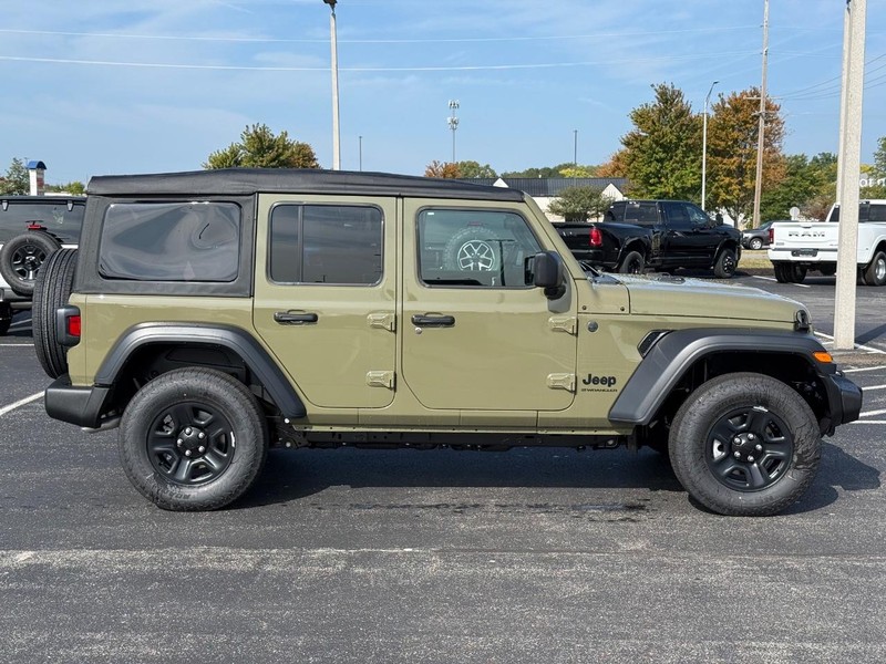 Jeep Wrangler Vehicle Full-screen Gallery Image 2
