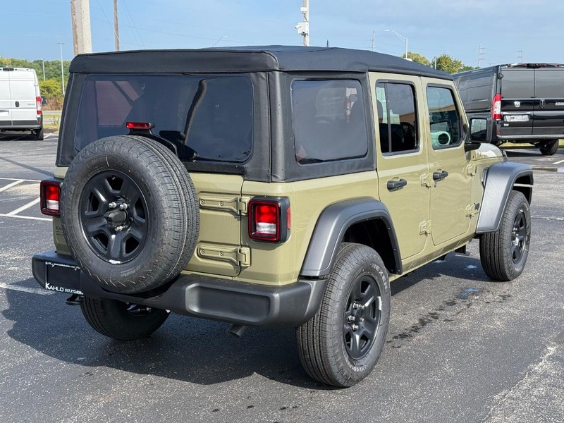 Jeep Wrangler Vehicle Full-screen Gallery Image 3