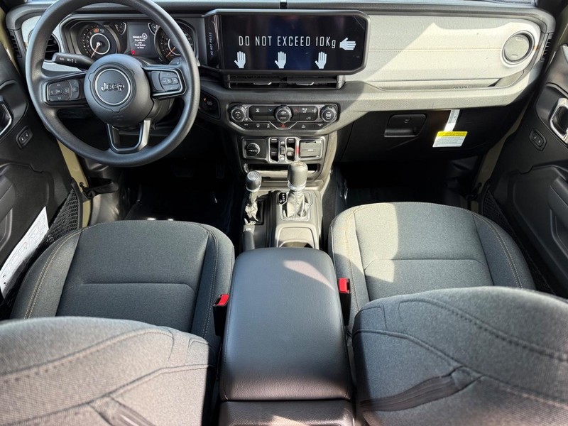 Jeep Wrangler Vehicle Full-screen Gallery Image 12