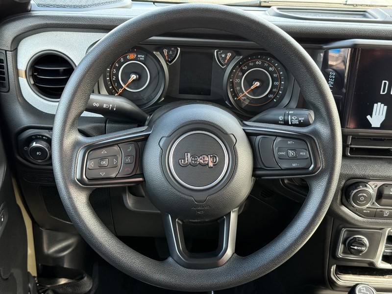 Jeep Wrangler Vehicle Full-screen Gallery Image 13