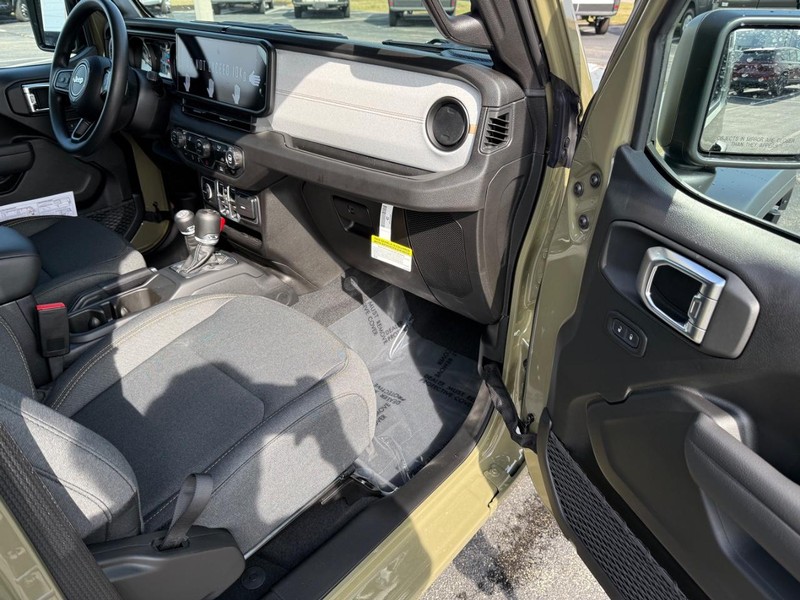 Jeep Wrangler Vehicle Full-screen Gallery Image 14