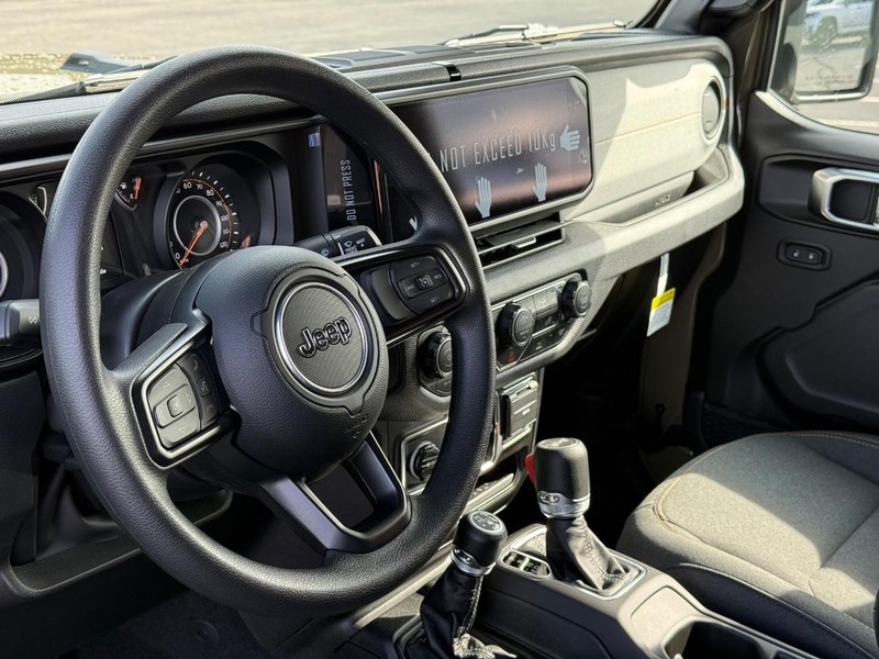 Jeep Wrangler Vehicle Full-screen Gallery Image 18