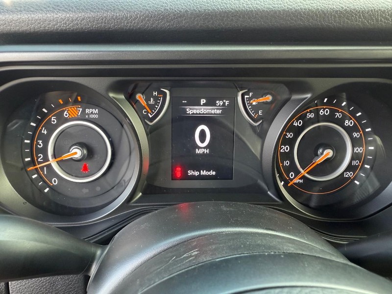 Jeep Wrangler Vehicle Full-screen Gallery Image 26