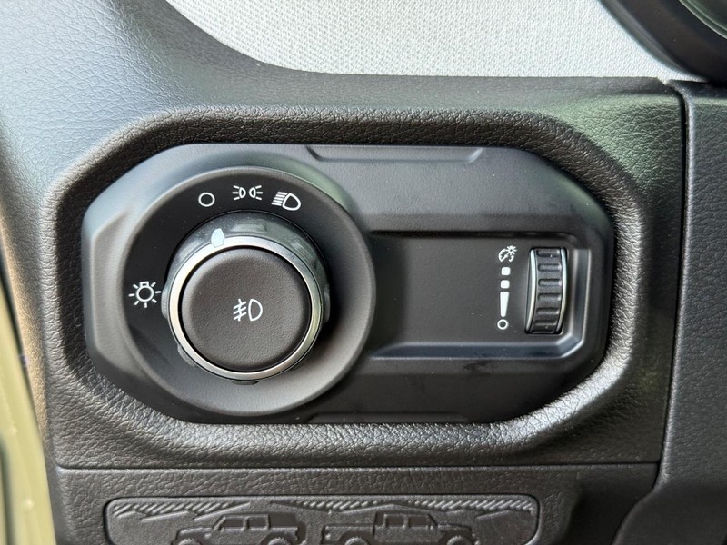 Jeep Wrangler Vehicle Full-screen Gallery Image 27