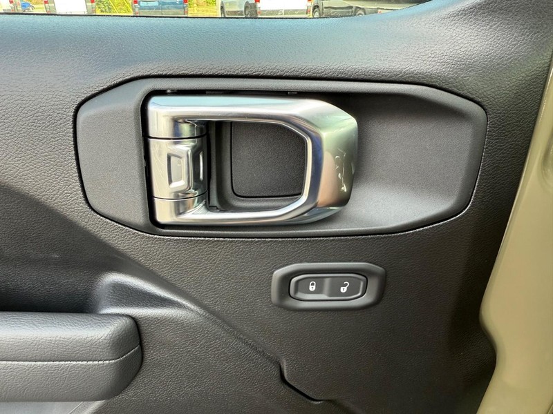 Jeep Wrangler Vehicle Full-screen Gallery Image 28