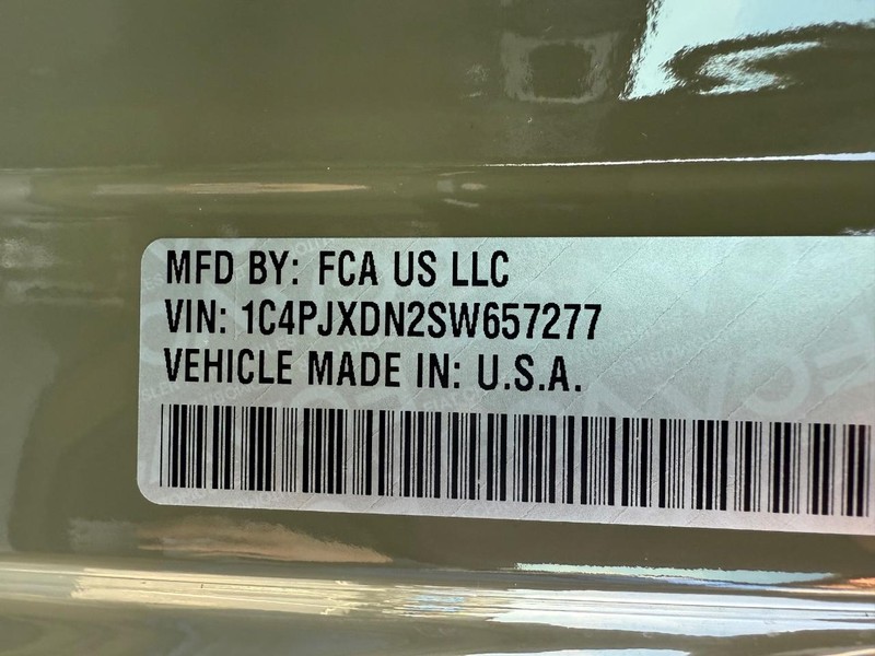 Jeep Wrangler Vehicle Full-screen Gallery Image 30