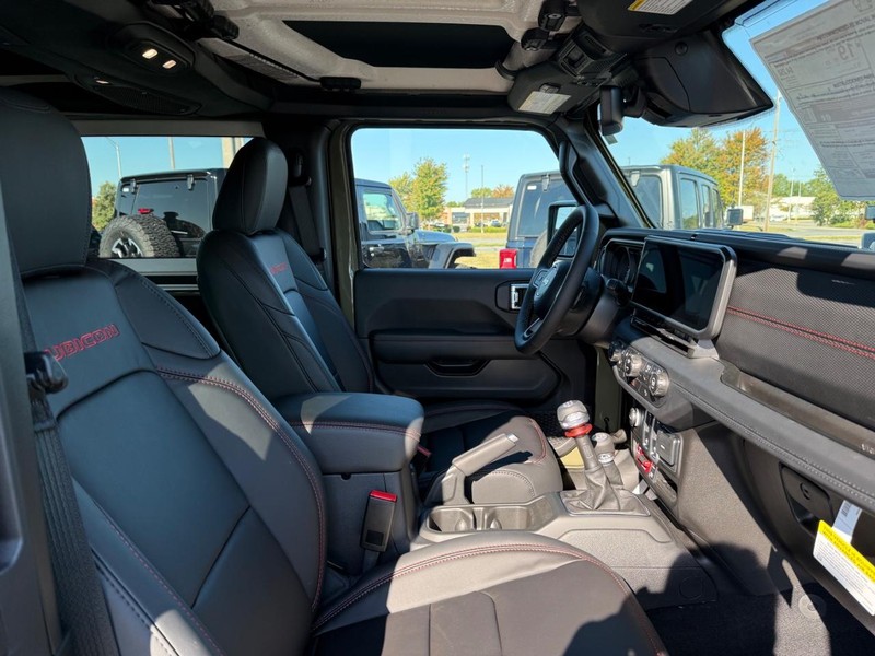 Jeep Wrangler Vehicle Full-screen Gallery Image 10