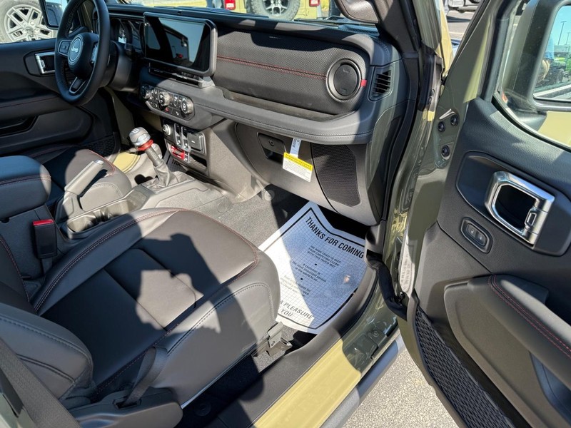 Jeep Wrangler Vehicle Full-screen Gallery Image 11