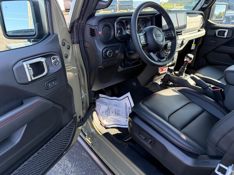 Jeep Wrangler Vehicle Full-screen Gallery Image 14