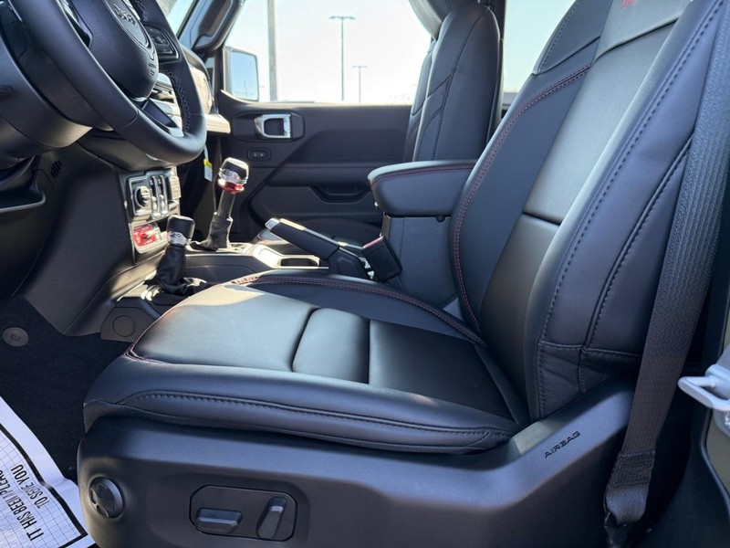 Jeep Wrangler Vehicle Full-screen Gallery Image 15