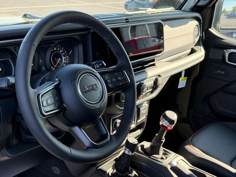 Jeep Wrangler Vehicle Full-screen Gallery Image 16