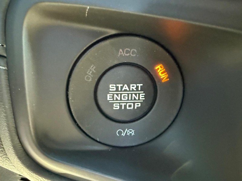 Jeep Wrangler Vehicle Full-screen Gallery Image 19