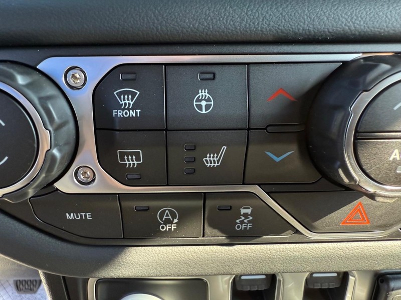 Jeep Wrangler Vehicle Full-screen Gallery Image 20