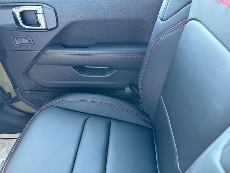 Jeep Wrangler Vehicle Full-screen Gallery Image 25