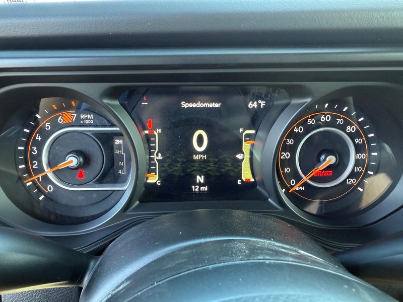 Jeep Wrangler Vehicle Full-screen Gallery Image 26