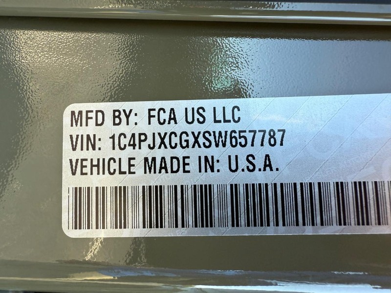 Jeep Wrangler Vehicle Full-screen Gallery Image 30