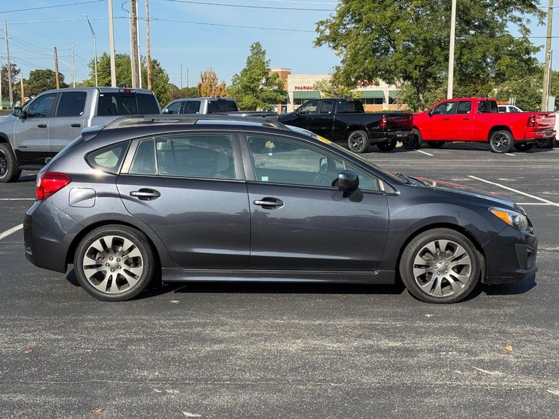Subaru Impreza Wagon Vehicle Full-screen Gallery Image 2