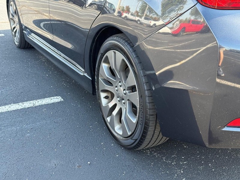 Subaru Impreza Wagon Vehicle Full-screen Gallery Image 6