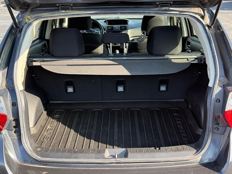 Subaru Impreza Wagon Vehicle Full-screen Gallery Image 7