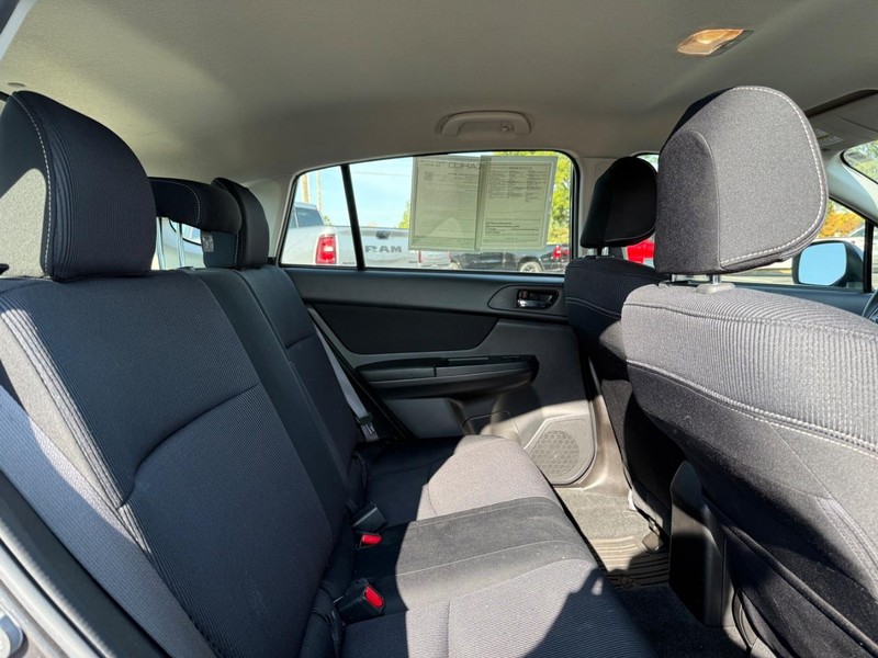 Subaru Impreza Wagon Vehicle Full-screen Gallery Image 10