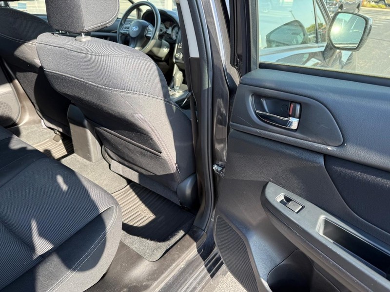 Subaru Impreza Wagon Vehicle Full-screen Gallery Image 11