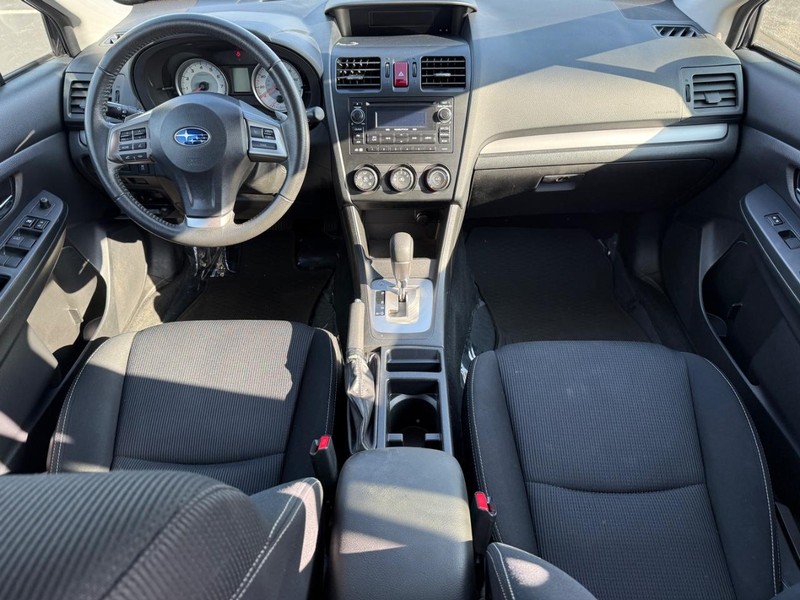 Subaru Impreza Wagon Vehicle Full-screen Gallery Image 12