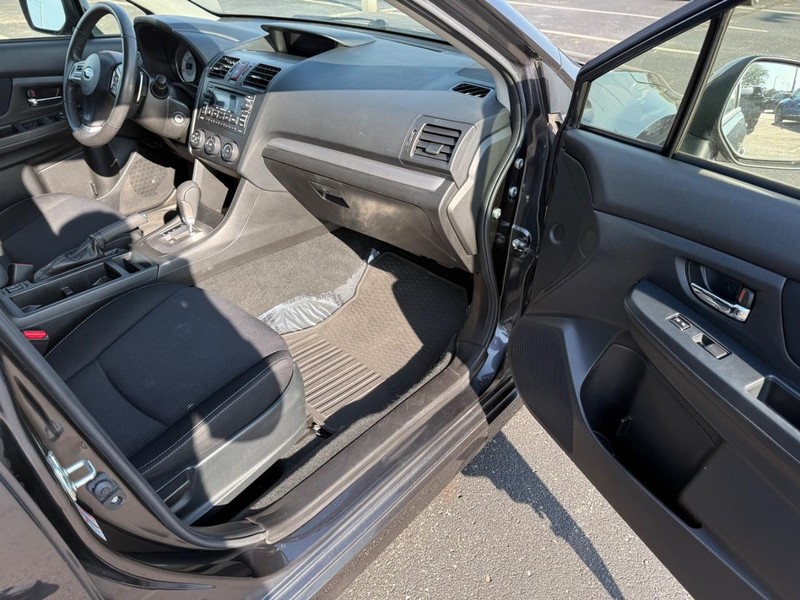 Subaru Impreza Wagon Vehicle Full-screen Gallery Image 14