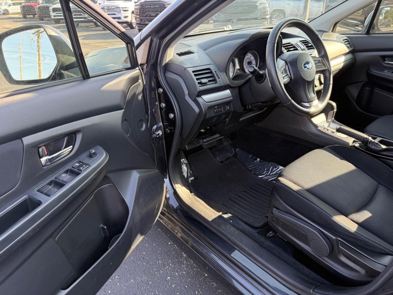 Subaru Impreza Wagon Vehicle Full-screen Gallery Image 16