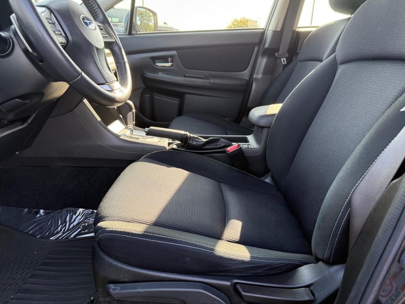 Subaru Impreza Wagon Vehicle Full-screen Gallery Image 17