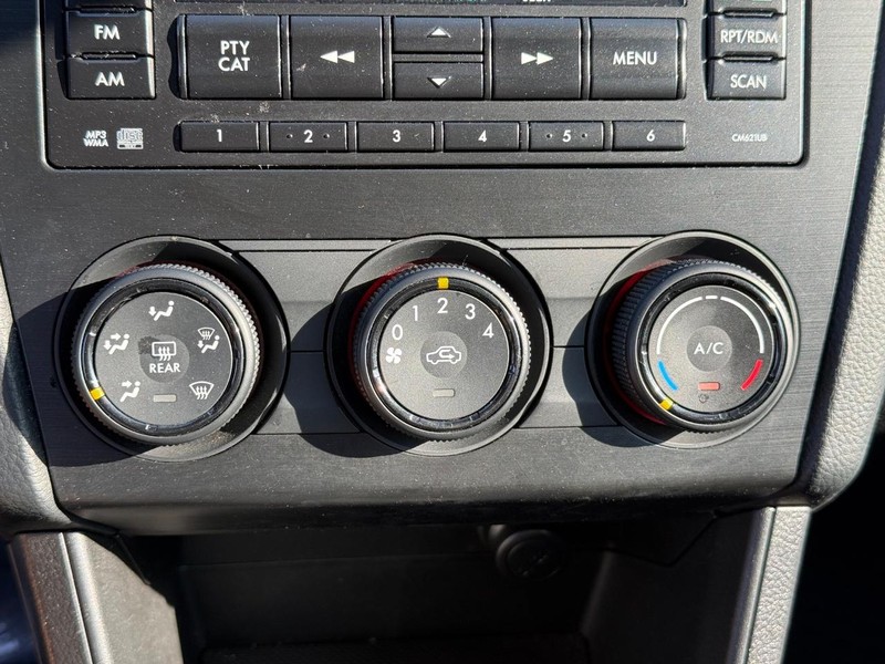 Subaru Impreza Wagon Vehicle Full-screen Gallery Image 22