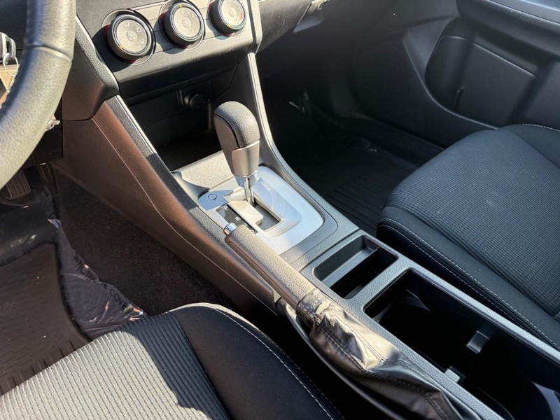 Subaru Impreza Wagon Vehicle Full-screen Gallery Image 24