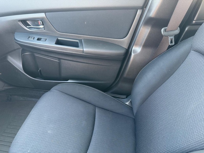 Subaru Impreza Wagon Vehicle Full-screen Gallery Image 25