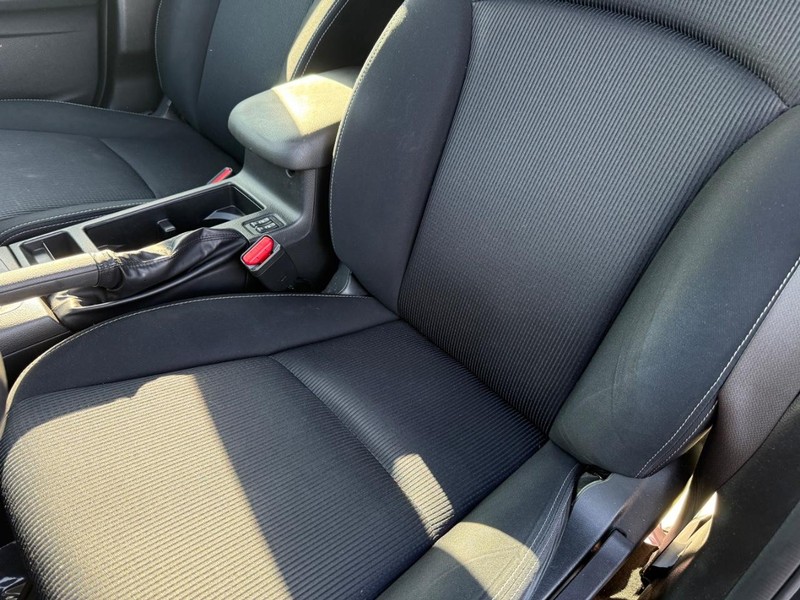 Subaru Impreza Wagon Vehicle Full-screen Gallery Image 29