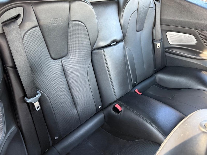 BMW M6 Vehicle Full-screen Gallery Image 13