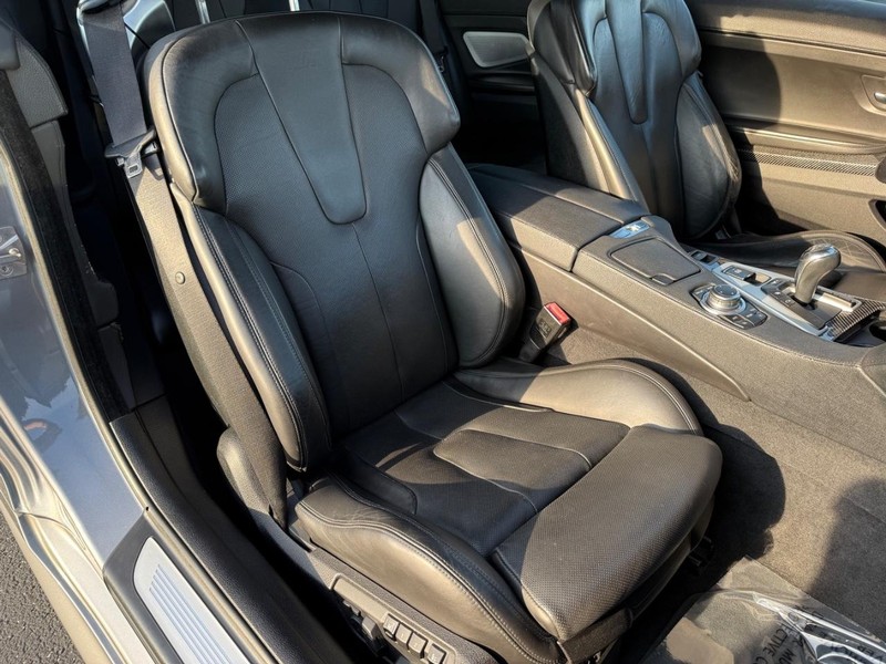 BMW M6 Vehicle Full-screen Gallery Image 14