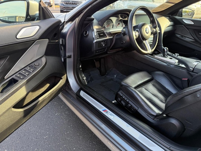 BMW M6 Vehicle Full-screen Gallery Image 15