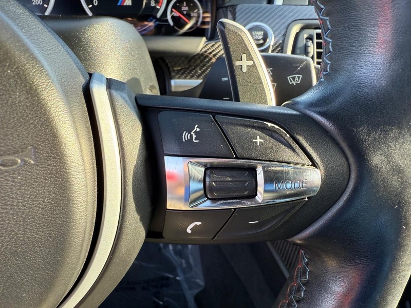 BMW M6 Vehicle Full-screen Gallery Image 19