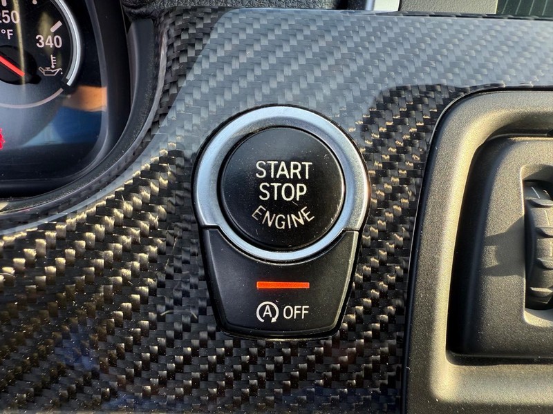 BMW M6 Vehicle Full-screen Gallery Image 20