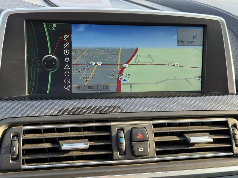 BMW M6 Vehicle Full-screen Gallery Image 22