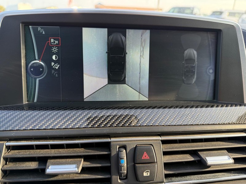 BMW M6 Vehicle Full-screen Gallery Image 23