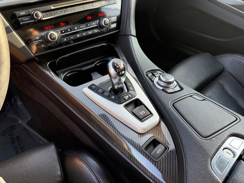 BMW M6 Vehicle Full-screen Gallery Image 25