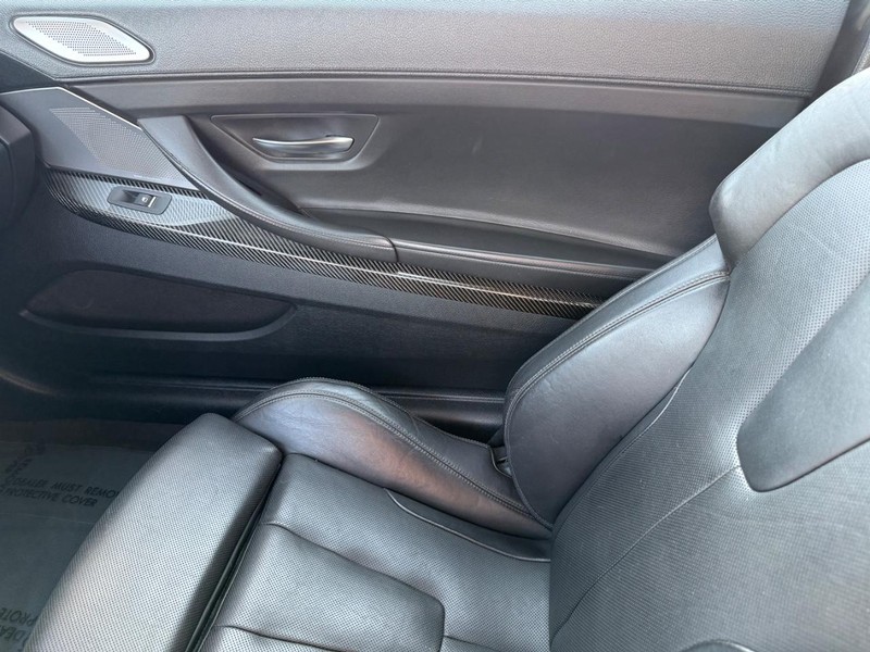 BMW M6 Vehicle Full-screen Gallery Image 26