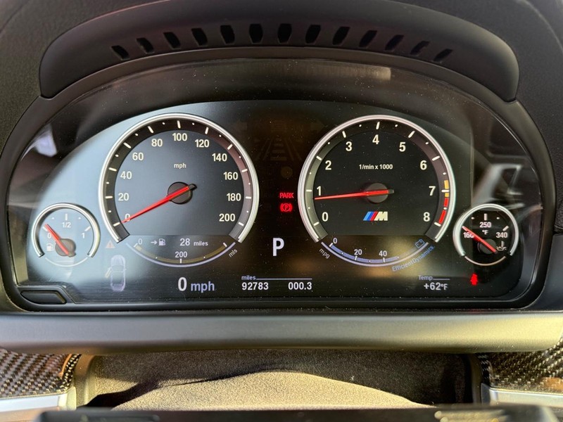 BMW M6 Vehicle Full-screen Gallery Image 27