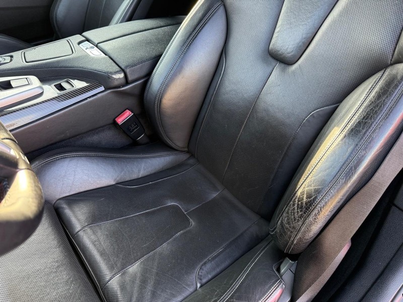 BMW M6 Vehicle Full-screen Gallery Image 29