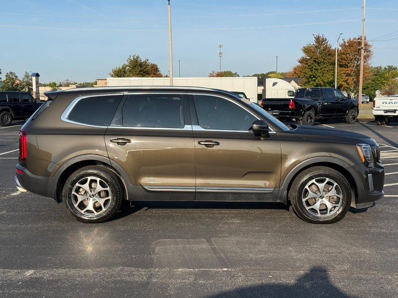 Kia Telluride Vehicle Full-screen Gallery Image 2