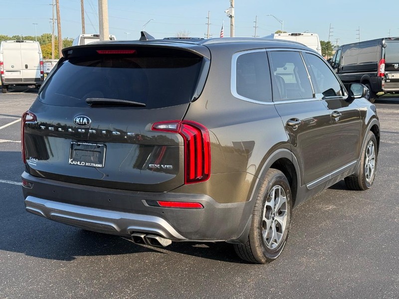 Kia Telluride Vehicle Full-screen Gallery Image 3